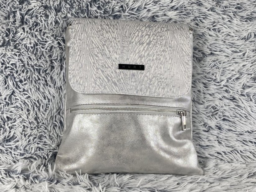 B322 - Barva: Stříbrná